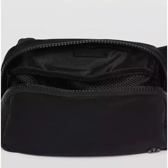 NEW Lululemon Everywhere Belt Bag Black Fanny Pack Classic Nylon - Picture 3 of 8